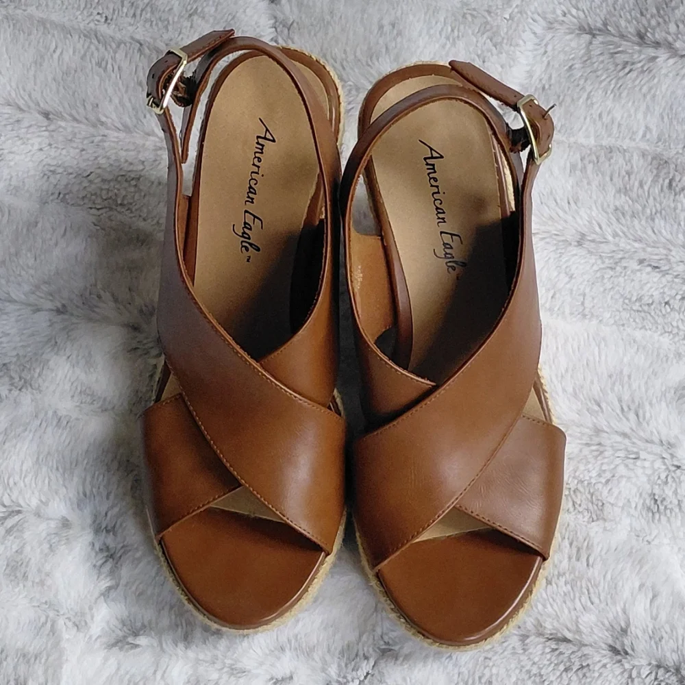 American Eagle Wedge Brown Buckle 4in Heel Sandle. Size 10.